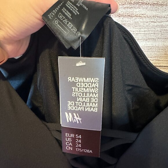NWT H&M black sexy one-piece Swimsuit in women's plus size 24 NEW, never worn - Picture 5 of 6